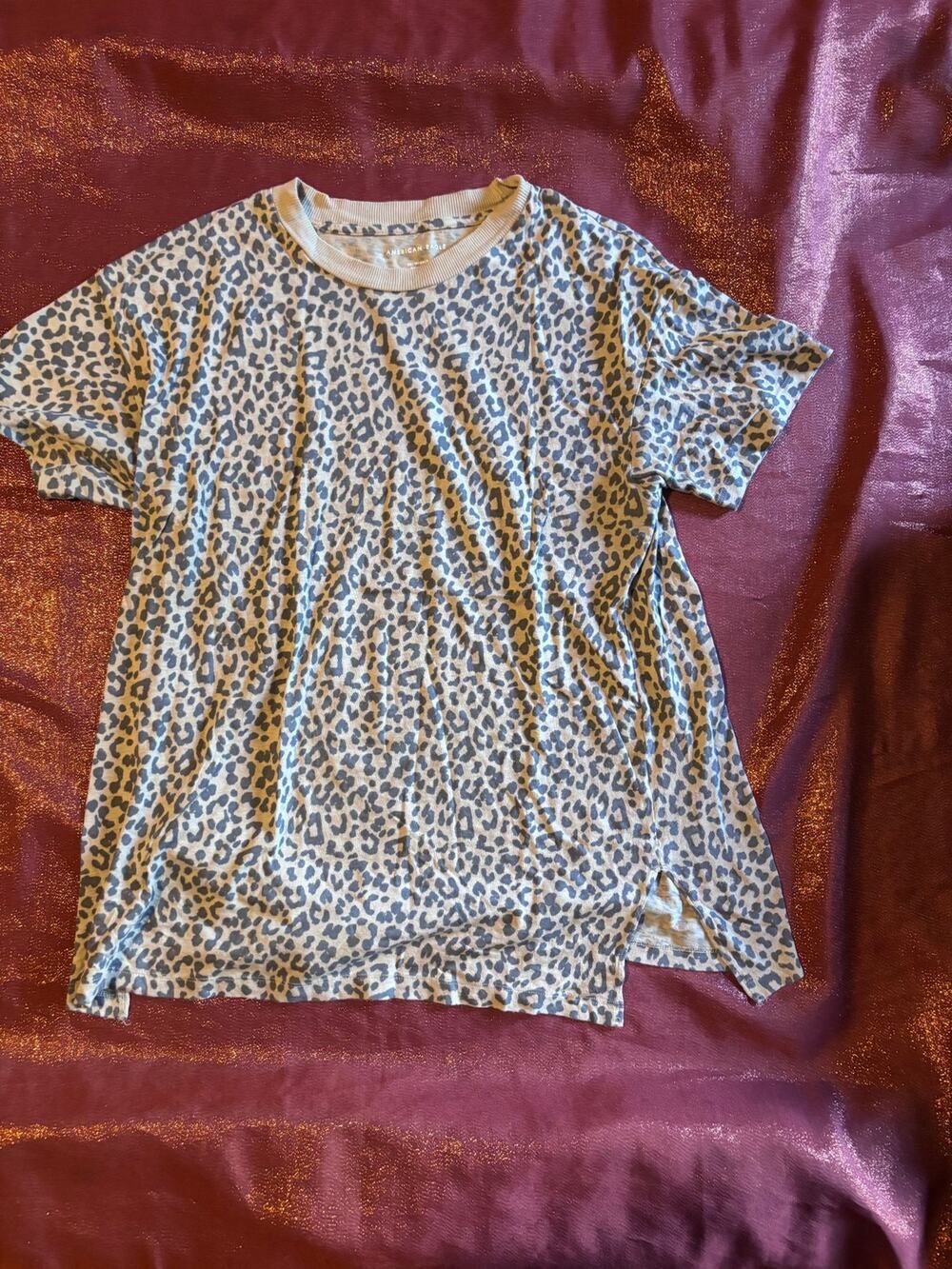 American Eagle Tee Womens XS Leopard Print Short Sleeve Crew Neck Tan Gray